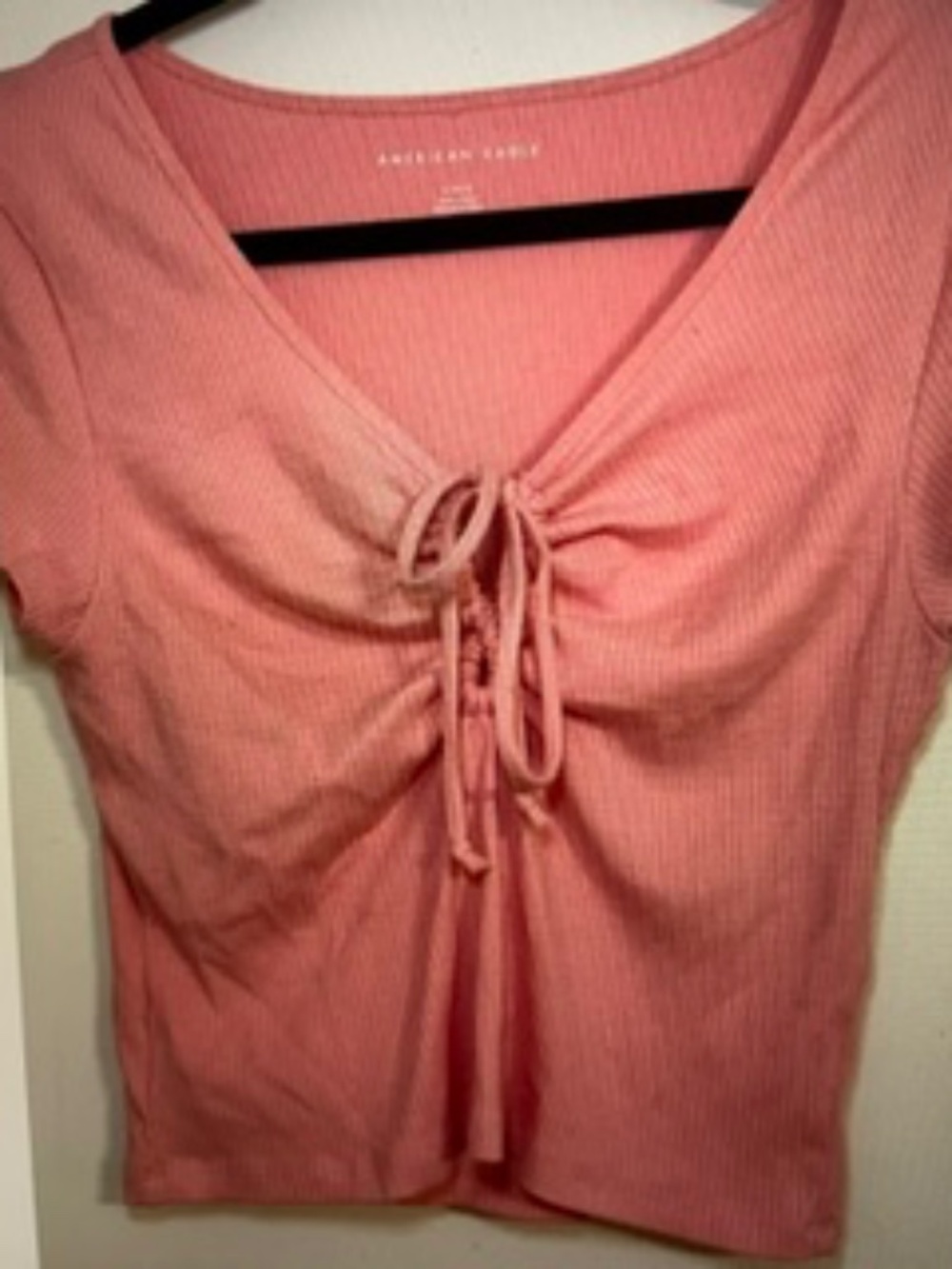American Eagle PINK ribbed keyhole top (L)